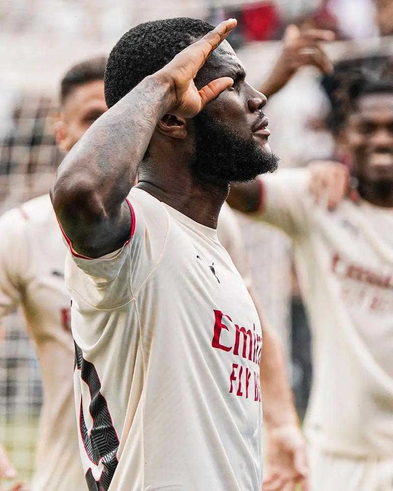 羽毛球：苏迪曼杯中国队轻取日本