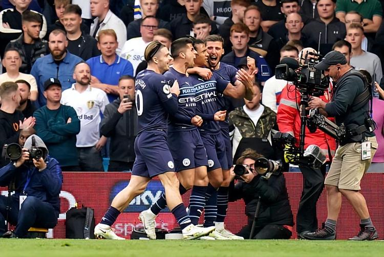 个人开发者斩获千万流水的首个产品，居然是一款不用充钱的“氪金游戏”