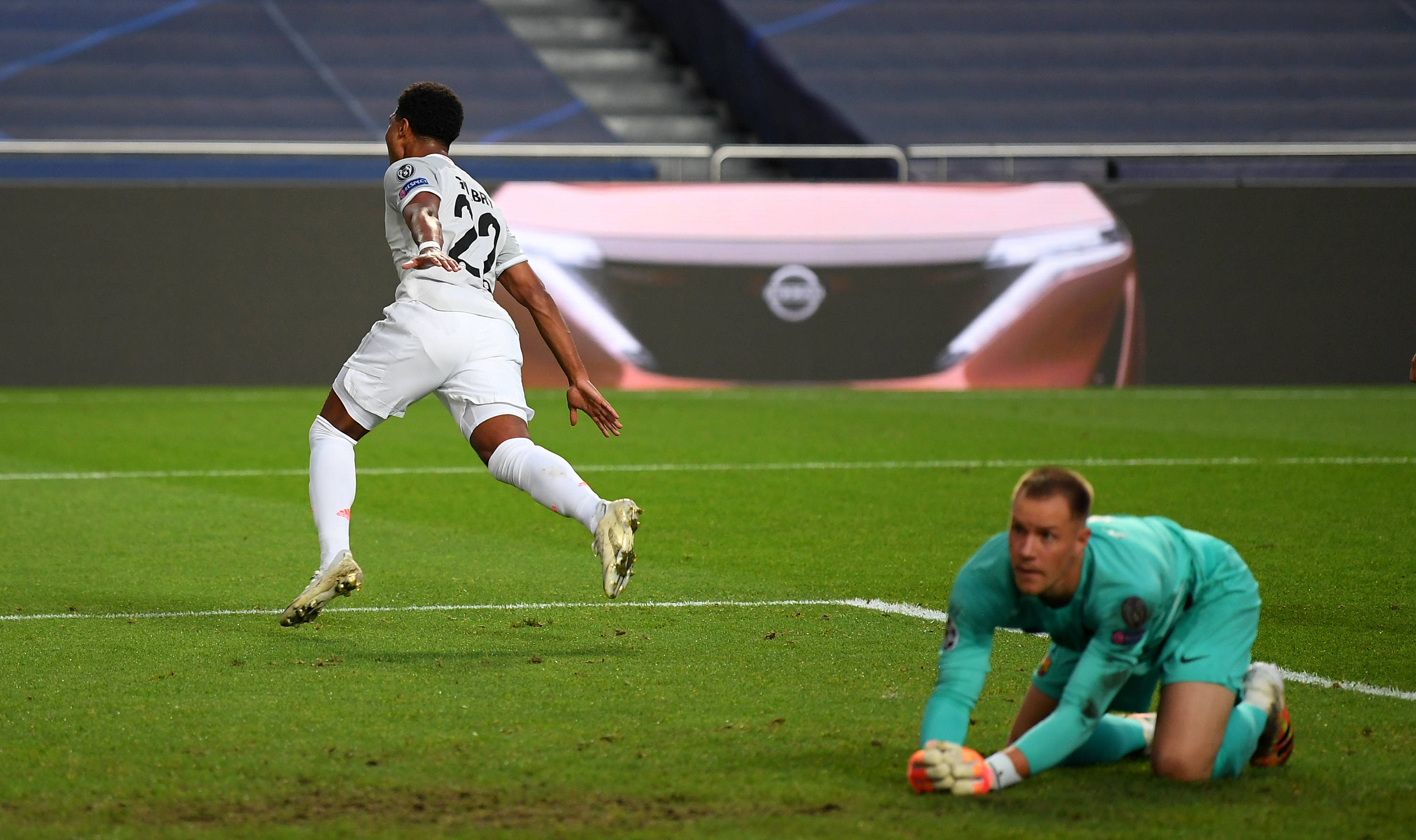 NBA焦点 火箭120-96战胜篮网