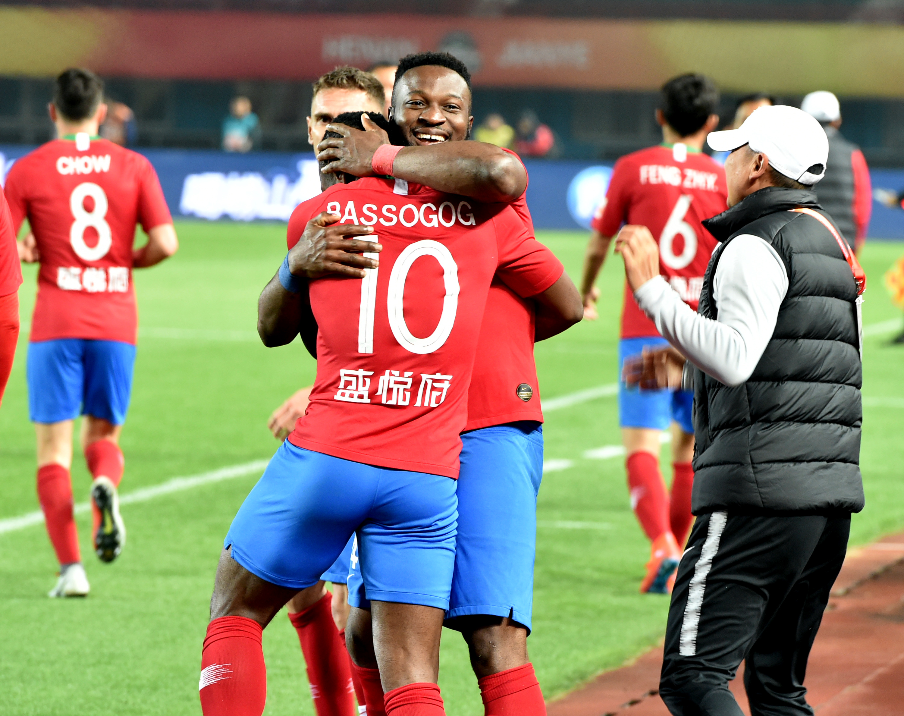 一起跳起来！《逆水寒手游》凤凰传奇免费联动时装